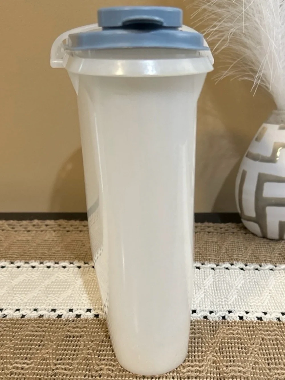Vintage Tupperware Beverage Buddy 2 Qt Pitcher Blue Flip Top Lid